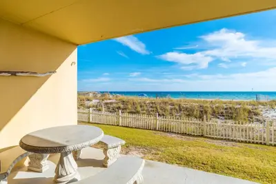 Image de Ocean Breeze West Ground Floor -Beachfront- No Hassle Check Out