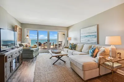 Image de New Listing! Sandy Key 831- 8th floor -Beachfront view -No Hassle Check Out