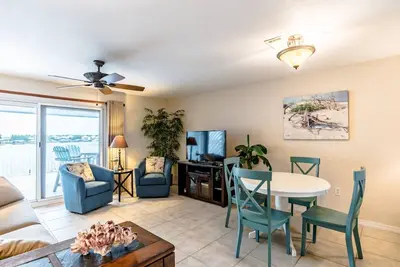 Image de Sundown D32 -1 Br Riverside with Beach Access - No Hassle Check Out