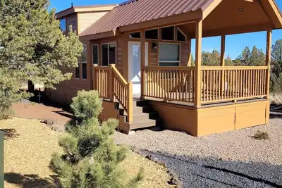 Image de Cozy Loft Cabin 2 bed Loft 1 Bath Fireplace & Hot Tub w\/ Water splash pad # 9