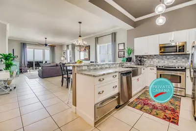 Image de Windemere 1508 - Beachfront & Private Poolside Cabana - No Hassle Check Out