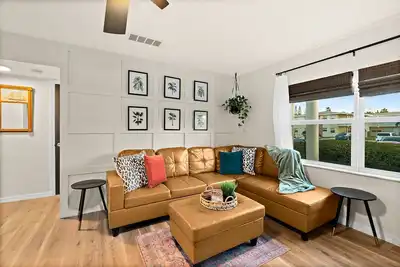Image de Boutique style Apt/Walk to Beach/Pet friendly