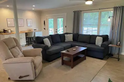 Image de The Quail's Nest! Convenient to downtown, quiet and fully remodeled!