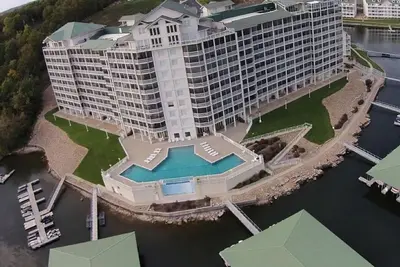 Image de Luxury Condo at the Towers with Many Amenities