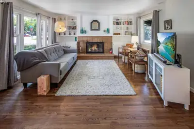 Image de Celebration Chalet! near Bsu Pets Welcome!