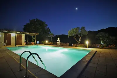 Romantic Studio with 10 x 5m exclusive use private pool and air-con