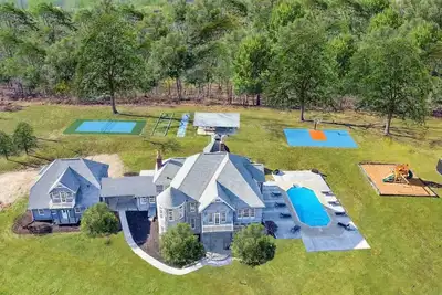 Image de Resort backyard | Pool | Game Room | Basketball