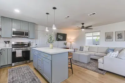 Image de Newly Renovated Oceanside Home