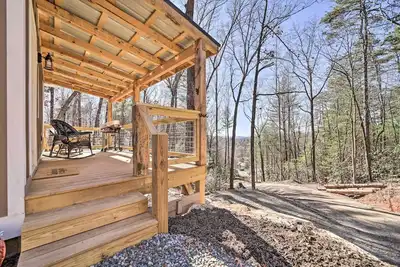 Image de Modern Cabin w/ Fire Pit < 3 Mi to Trails!