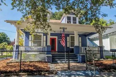 Image de Charming Historic Blue House