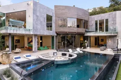 Modern-styled villa in prime lower Bel Air