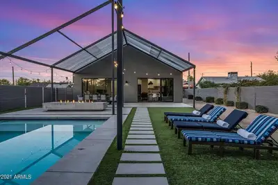 Image de Luxe Estate with Guest House & Heated Pool & Firepit, & Rooftop Terrace near Dt