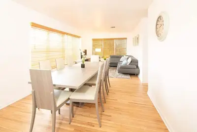 Modern 5 Bedroom Miami Home, 15 Min. to the Beach!