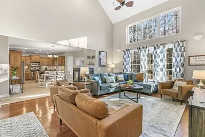 Image de Wow! Large Home; Jump Right On Bike Trails, Golf & More!