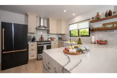 Image de Luxe brand-new designed 2 bd/2 bath w/ backyard