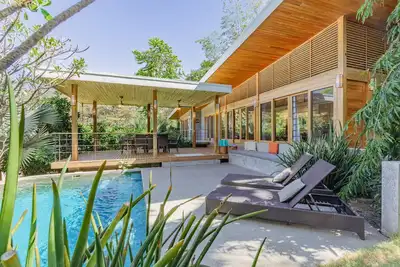 Image de Tropical Modern Home w\/pool near the beach & surf