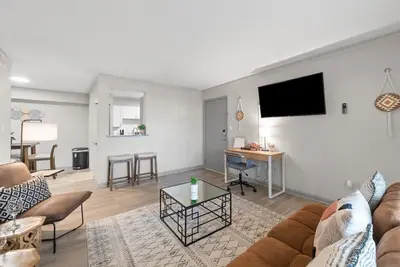 Boho Chic 2bedroom walking distance to the Battery