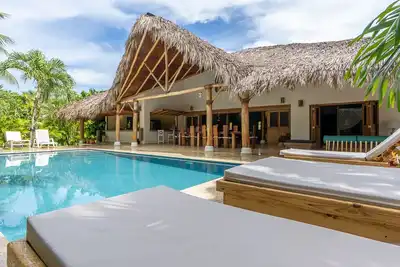 Image de Casa Lima: villa with pool really close to beach. For 1o guests.