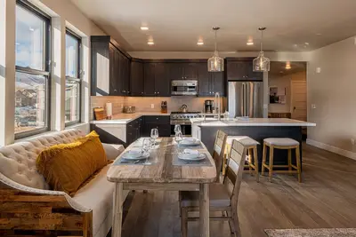 Image de Luxury Condo Near Jordanelle & Deer Valley - Gourmet Kitchen, & Easy Access to Park City!