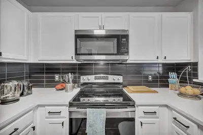 Image de Private 3bed/2. 5bath home with fenced in yard and fire pit in South Austin