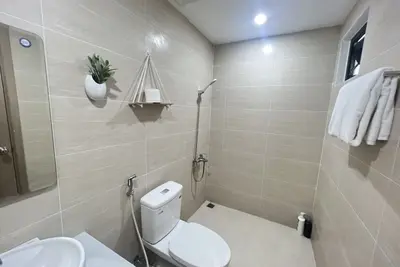 Image de the tourist apartment has 2 bedrooms and a kitchen.