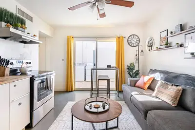 Image de 2br Apt w/ Bbq and Parking - Spring Fling Stay