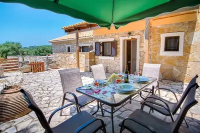 Image de Maison de vacances 'Ria Sweet Home Paxos' avec terrasse privée, jardin privé et Wi-Fi