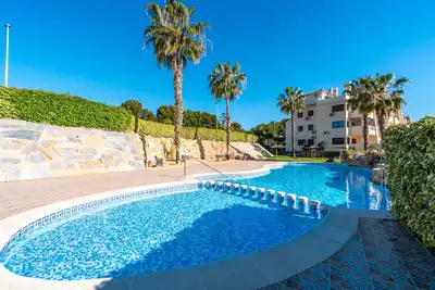 Image de Appartement de vacances \"Sunnygolfbeach\" avec piscine partagée, terrasses et Wi-Fi.