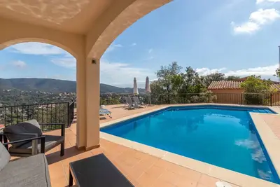 Image de Villa \"Kristi\" avec piscine privée, vue sur la mer et Wi-Fi.