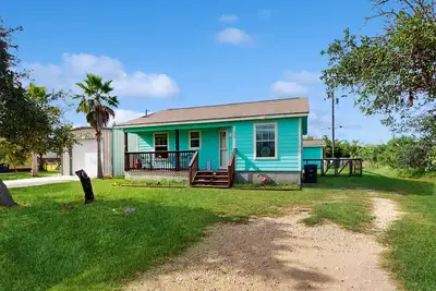 Image de Vibrant sea-loving house with patio, Ac & W/D - near Goose Island State Park