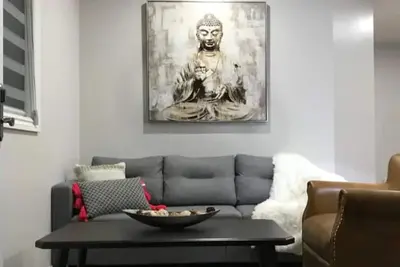 Image de Elegant, 2br newly renovated close to Dt