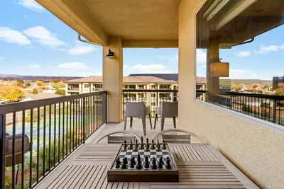 Image de The Views: Spacious Corner Condo, Heated Pool, Hot Tub, Grill, Arcade, Free State Park Pass, Patio!