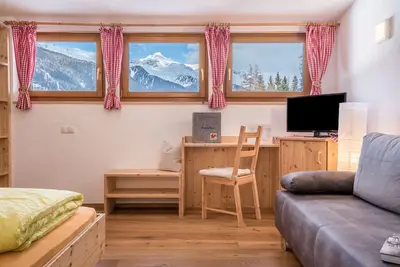 Image de Appartement de vacances \"Mountainfarm Innertrein Jöchl\" avec vue sur les montagnes, balcon et Wi-Fi.