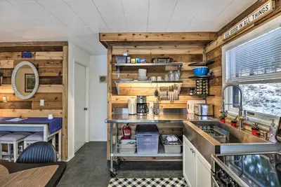 Image de Downtown Bigfork Home w\/ Fire Pit, Walk to Harbor!