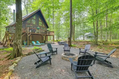 Image de Fire Pit & Grill: 'Woodside Nest' in Pocono Lake!