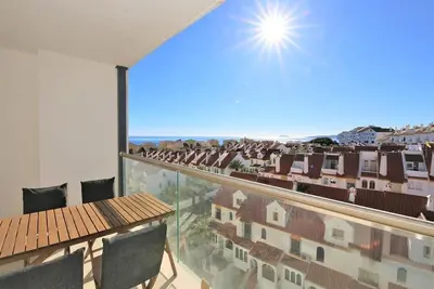 Image de Appartement moderne avec piscine, clima et vue, Près de la plage, du port et de la salle de sport
