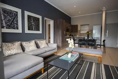 Image de Unit 211 - 5mins to Sandton. 100% furnished, ready for you!