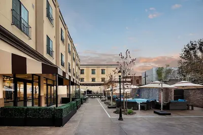 Image de Elegant and Luxurious Suite, Outdoor Fire Place, Onsite Restaurant and Bar