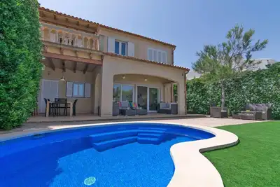 Image de Embat, house with pool on the seafront