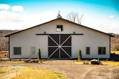 Image de The Gathering Barn - where luxury meets the outdoors by Bmg