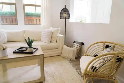 Image de Modern Designer Home w/ King Bed - 30 minutes to all the theme parks!