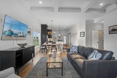Image de Indiana Crossing: Modern & Upscale, Near Derby