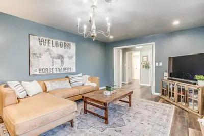 Image de Downtown Hico home, just steps away from shopping!