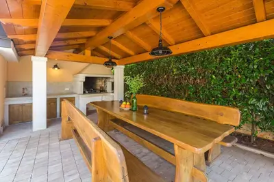 Image de Appartement de vacances avec piscine et vue sur la mer