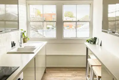 Image de Fantastic modern, light and spacious two-bedroom apartment in the heart of the city of Winchester.