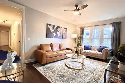 Image de Renovated 3 Br- 3 K Beds- Walkable to Short North