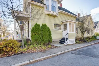 Image de Charming Saco Apartment ~ 4 Mi to the Beach!