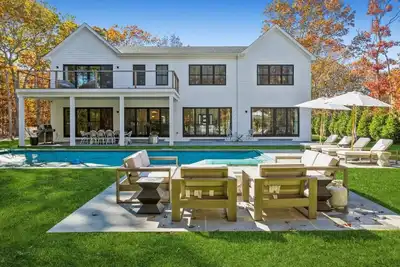 Image de Brand New Luxurious East Hampton home, 5 mins to beach - Available July 4
