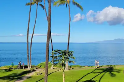 Image de Elua 1310 Ocean Front Condo - Family Managed - 50 Steps to the Beachfront/Walk!