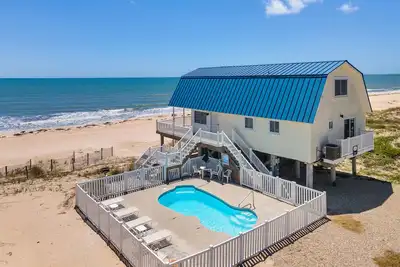 Image de Just Beachy: Delightful Beachfront Home, Private Pool, Pet-Friendly – Sleeps 11